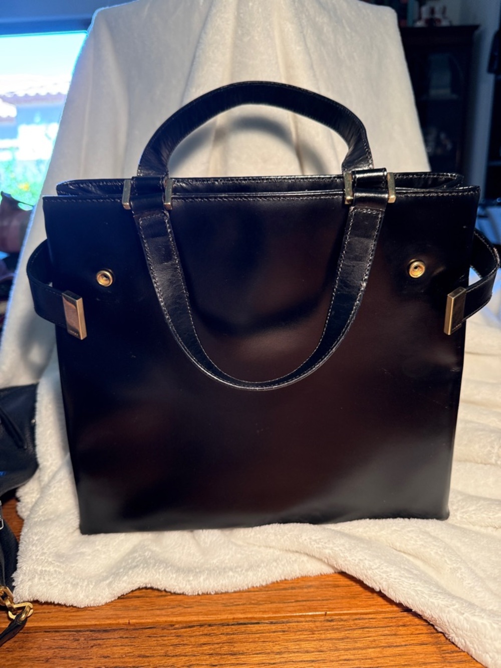 Genuine Gucci Black Leather Tote with Gold Hardware - Picture 8 of 12